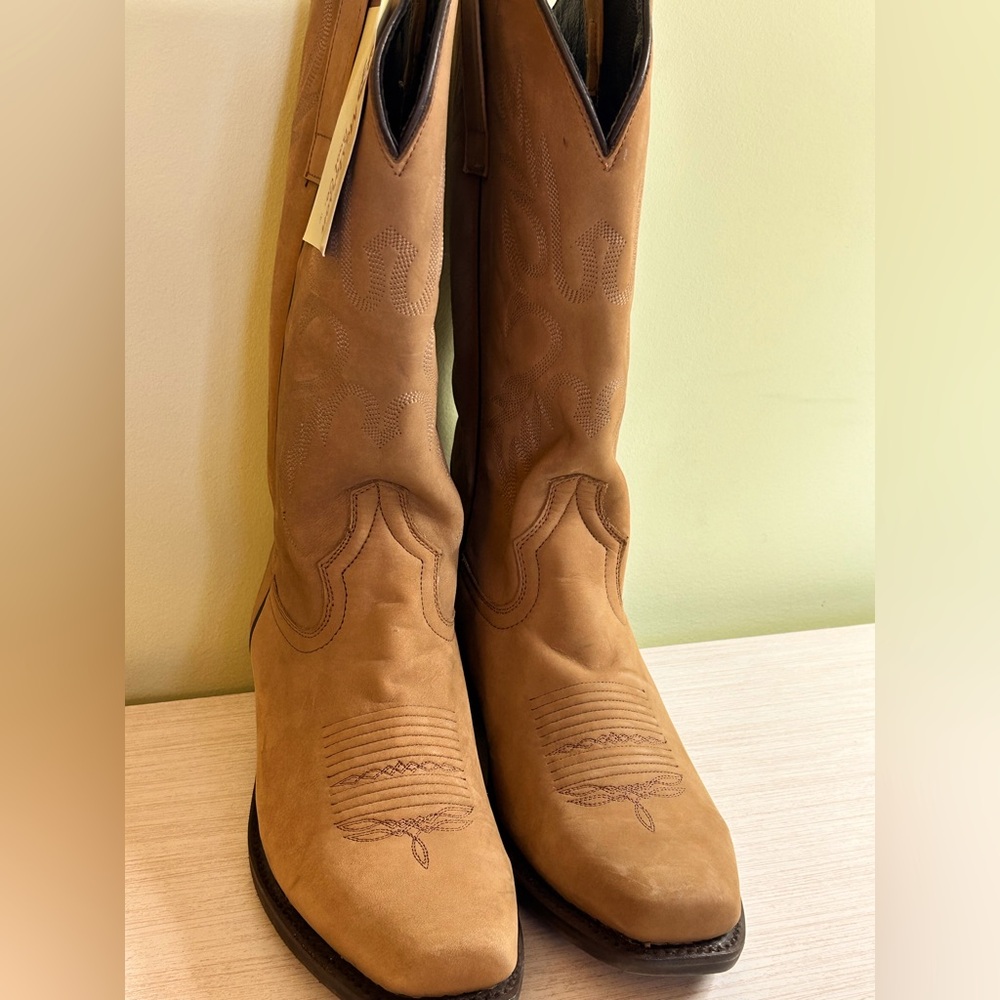 Women’s Size 10 Tan Suede Cowboy boots NWT
